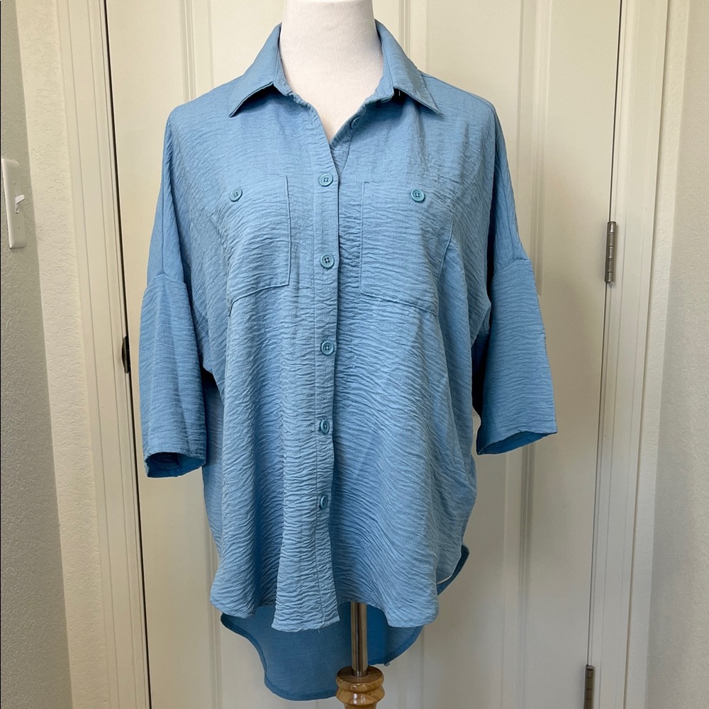LuLaRoe Goldie Light Blue Button Up High Low Tunic Top Medium